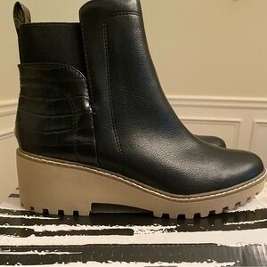 NWT Dolce Vita Rielle Wedge Bootie Black Size 9M
